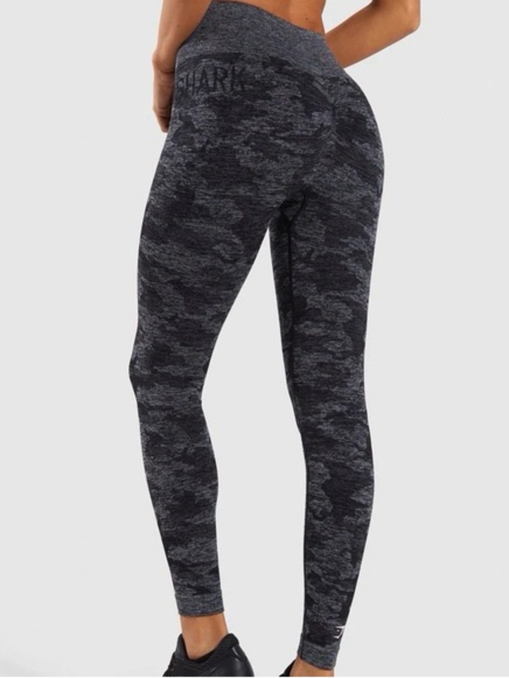 Gymshark Seamless High-Waist Camo Leggings – Black/Charcoal size L